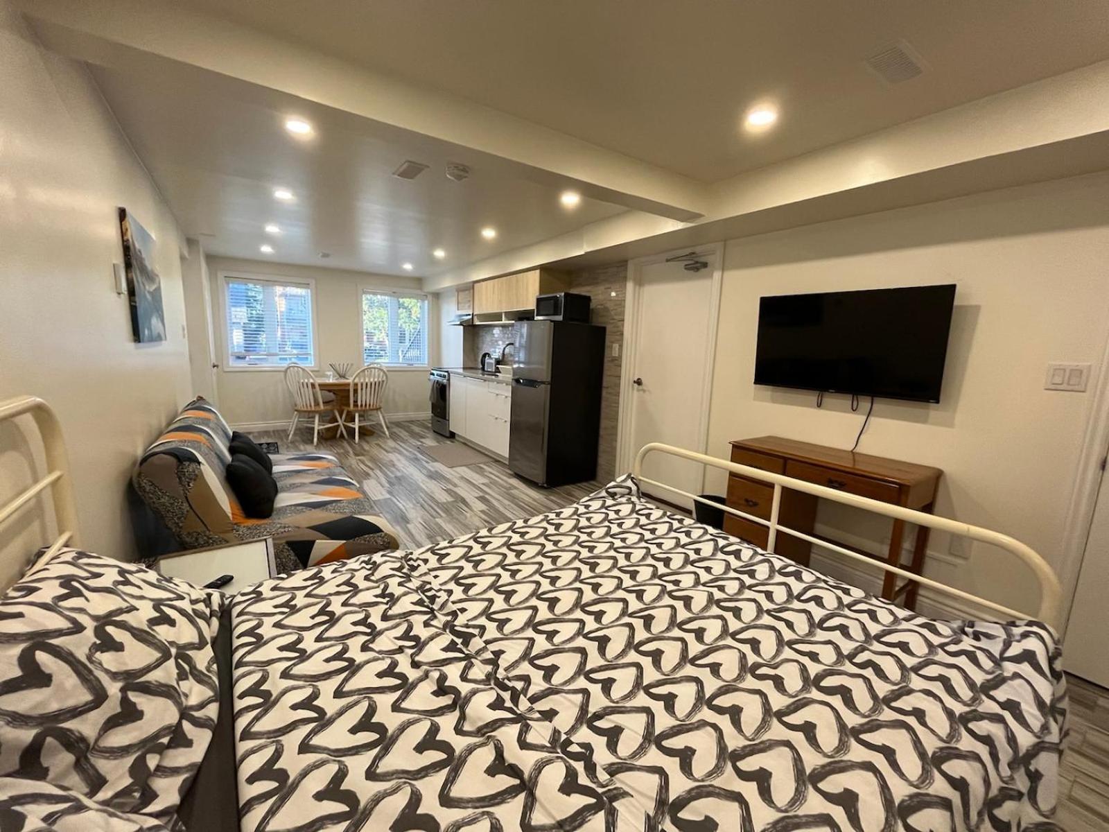 Modern Studio With Kitchenette And Bath Γκελφ Εξωτερικό φωτογραφία