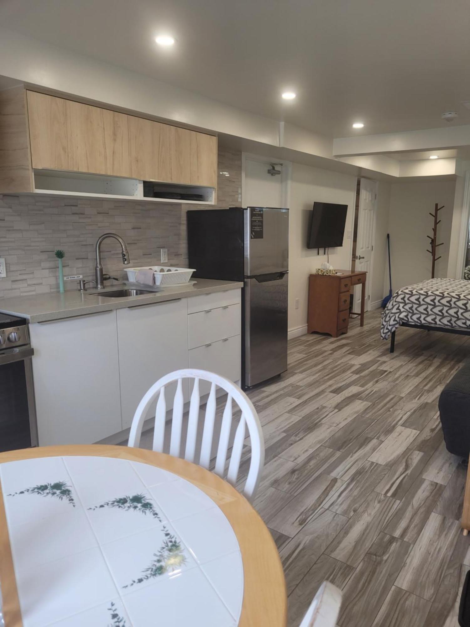 Modern Studio With Kitchenette And Bath Γκελφ Εξωτερικό φωτογραφία