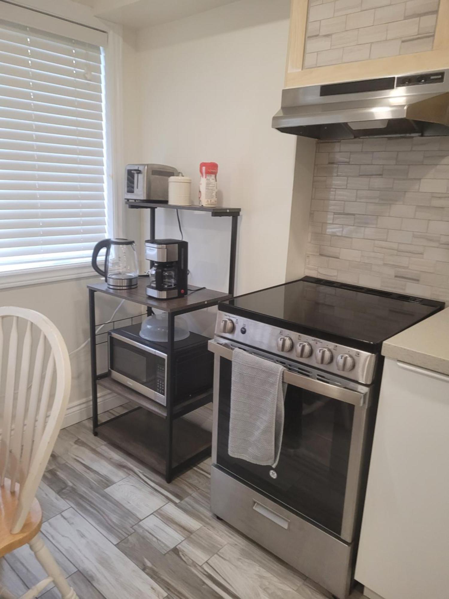 Modern Studio With Kitchenette And Bath Γκελφ Εξωτερικό φωτογραφία