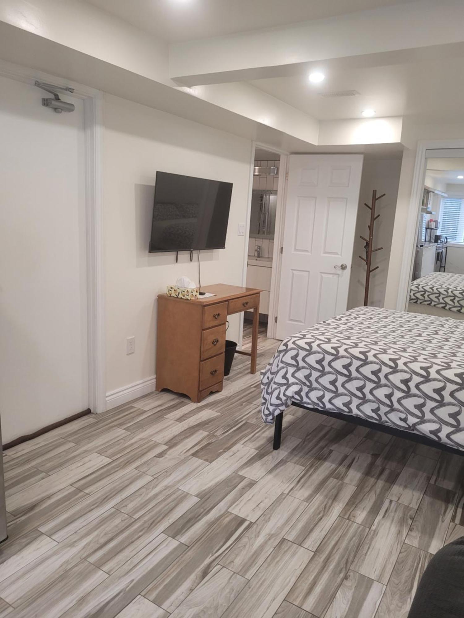 Modern Studio With Kitchenette And Bath Γκελφ Εξωτερικό φωτογραφία